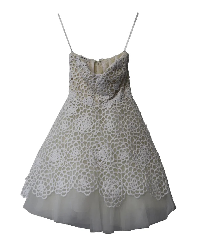 Oscar De La Renta Bridal Laser Cut Short Balloon Tulle Dress in White Nylon Polyester Turtleneck Neckline Stylish