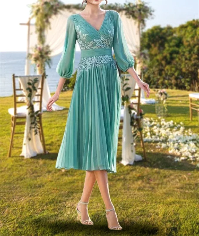 A-Line/Princess V-Neck Knee-Length Mother Of The Bride Dresses With Lace Ruffle Embroidery Tunics Floral girly