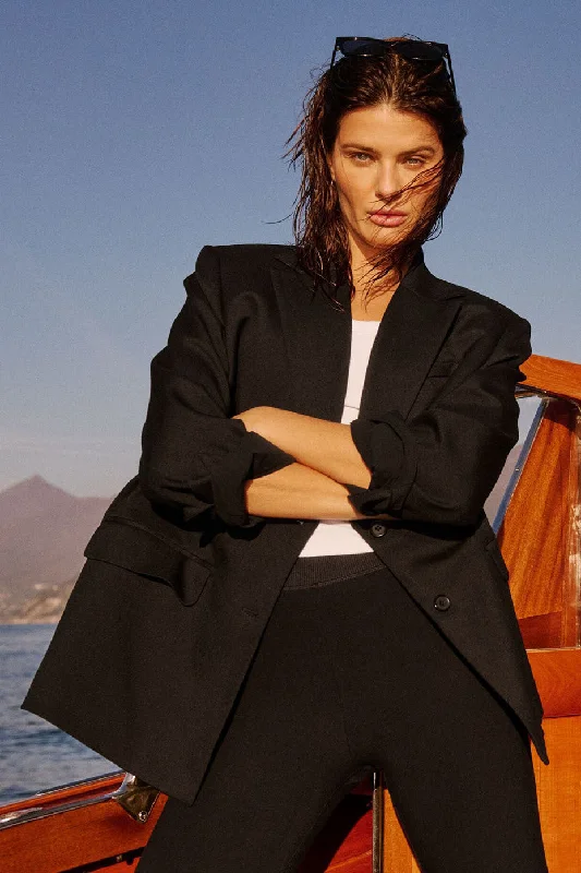 First-Class Blazer - Black Women's Boutique Suit